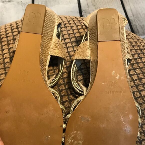 Donald J. Pliner Gladiator style strappy Gold Flat Sandals 6.5 GUC - Picture 7 of 7